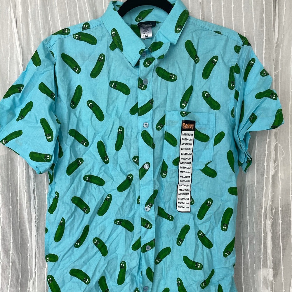 Pickle Rick short sleeve Button Up Size M